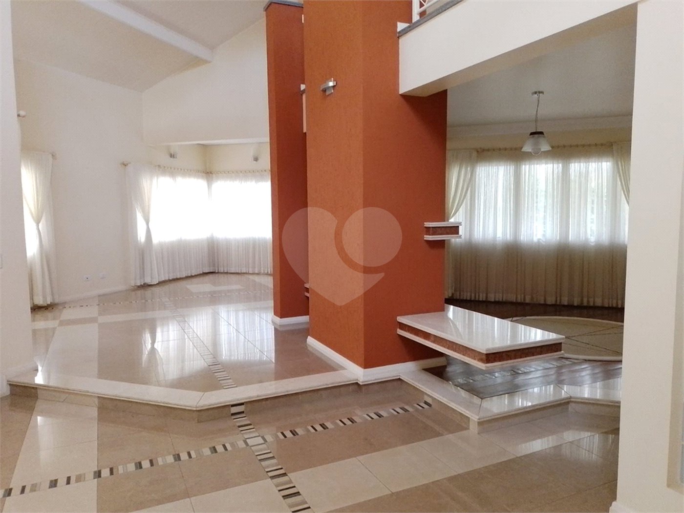 Casa à venda com 4 quartos, sendo 2 suítes,  em Vila Santista, Atibaia, SP