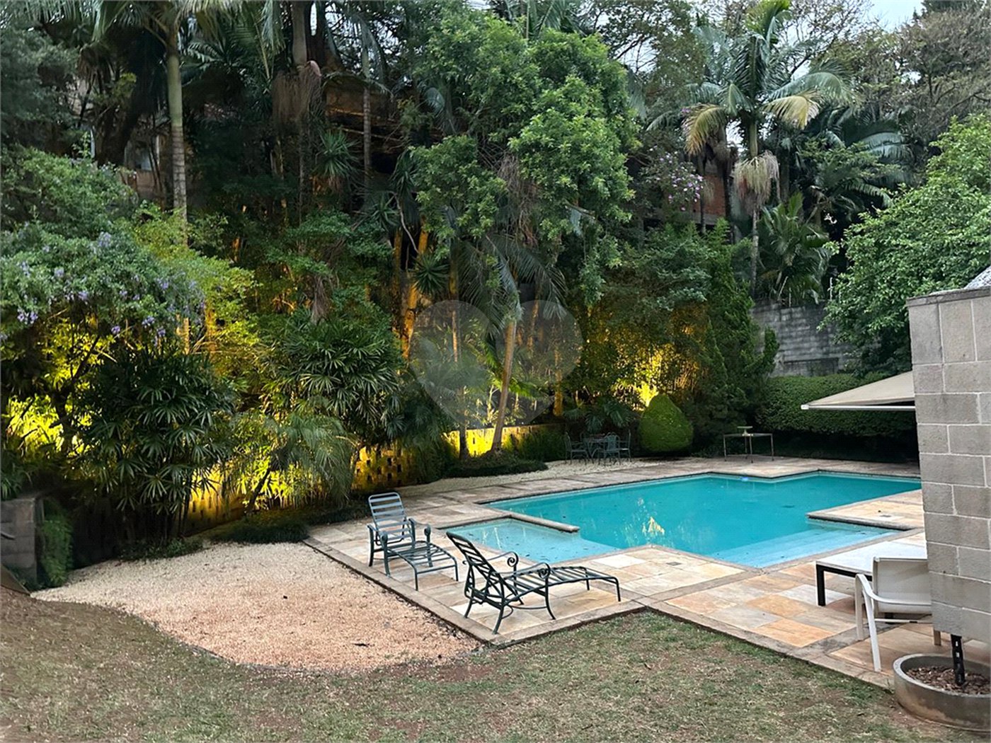 Casa à venda com 5 quartos, sendo 3 suítes, em Morumbi, São Paulo, SP
