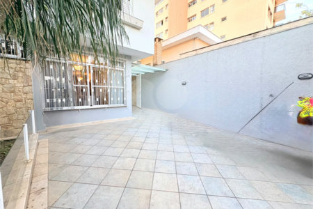Sobrado à venda com 4 quartos, sendo 2 suítes, em Vila Paulicéia, São Paulo, SP
