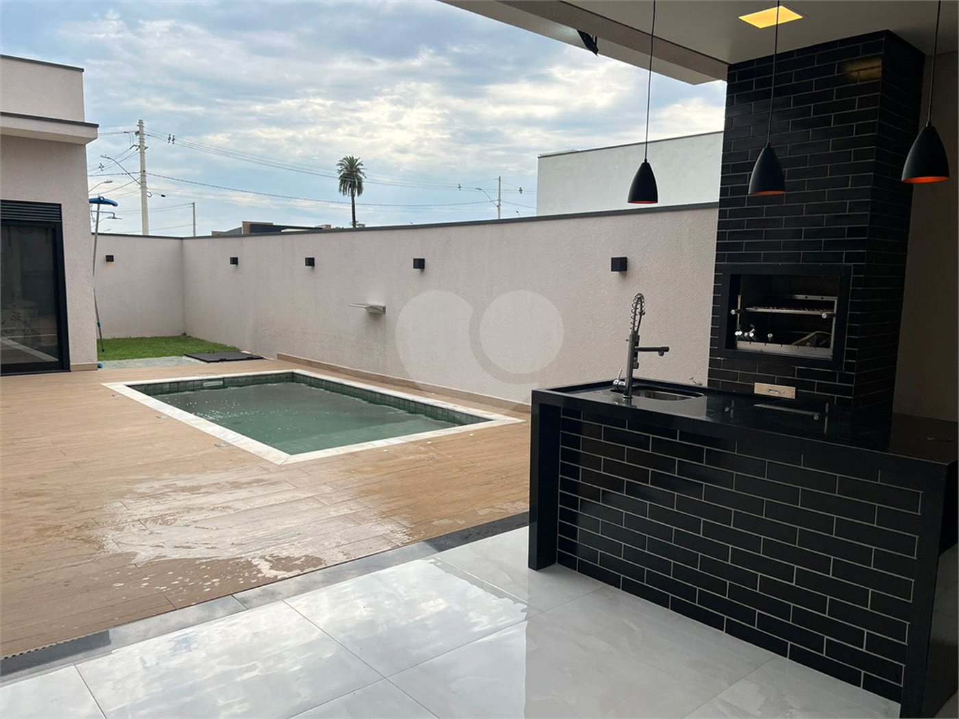 Casa à venda com 3 quartos, sendo 1 suíte, no condomínio Residencial Evidências, Indaiatuba - SP