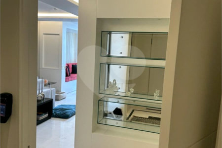 Apartamento à venda com 3 quartos, sendo 1 suíte, em Higienópolis, São Paulo, SP