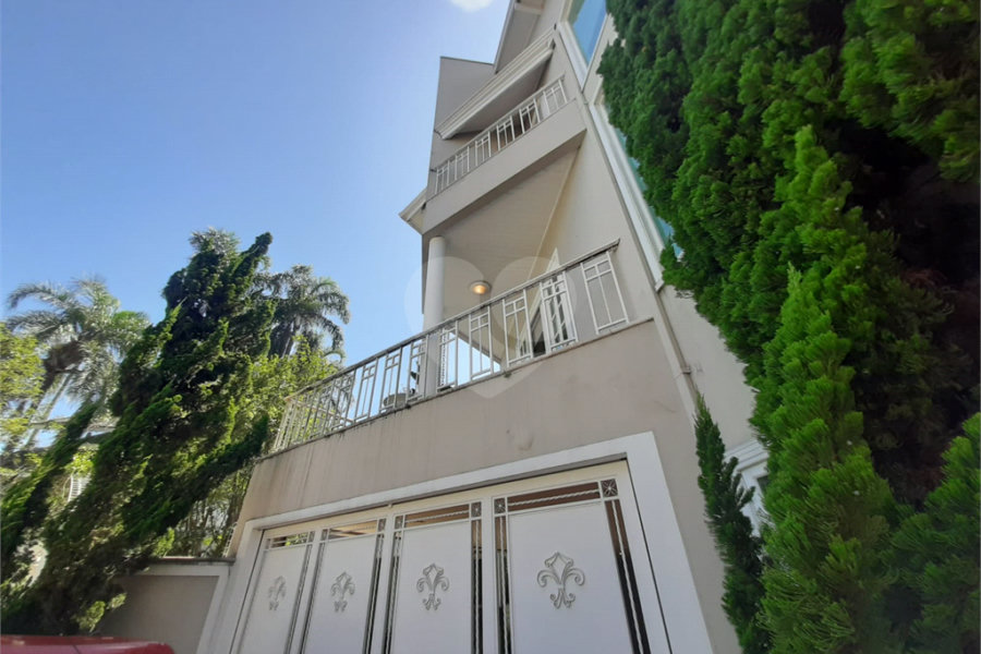 Casa à venda com 3 suítes no condomínio Chácara Francesa, São Paulo - SP