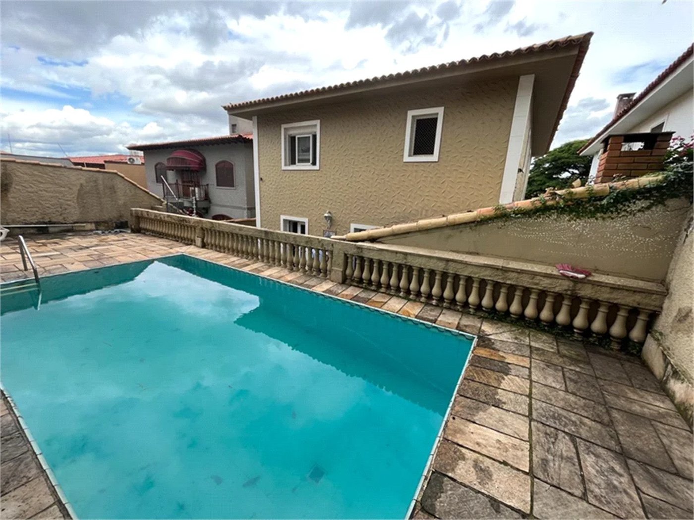 Casa à venda com 4 quartos, sendo 2 suítes, em Vila Inah, São Paulo, SP