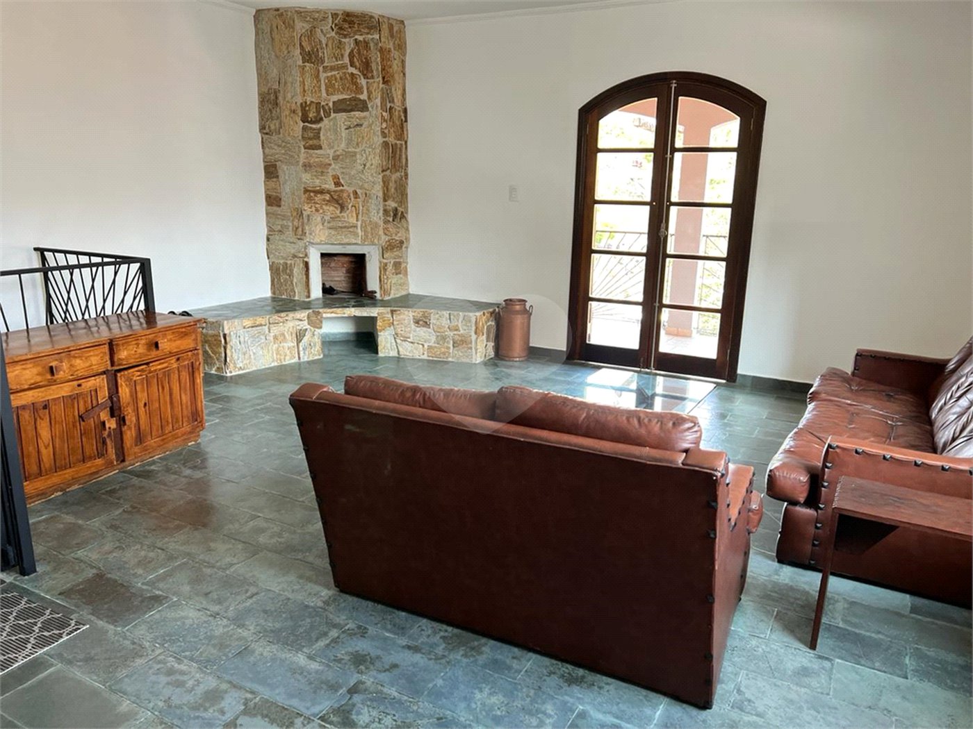 Casa à venda com 4 quartos, sendo 2 suítes,  no Centro, Serra Negra, SP