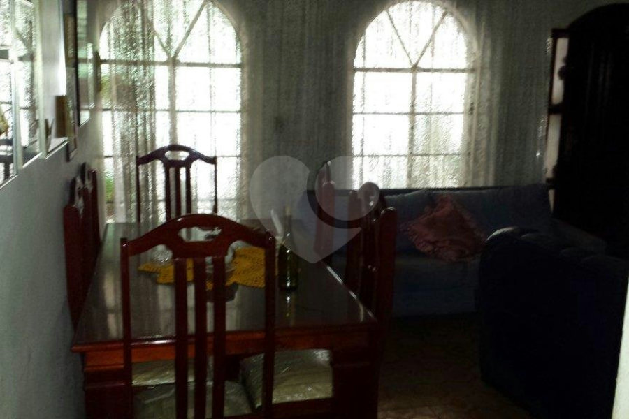 Casa à venda com 3 quartos, sendo 1 suíte, em Itaquera, São Paulo, SP