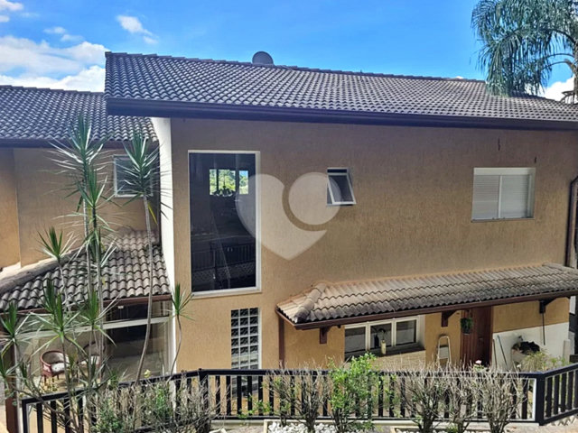 Casa à venda com 3 suítes no condomínio Cantareira, Mairiporã - SP