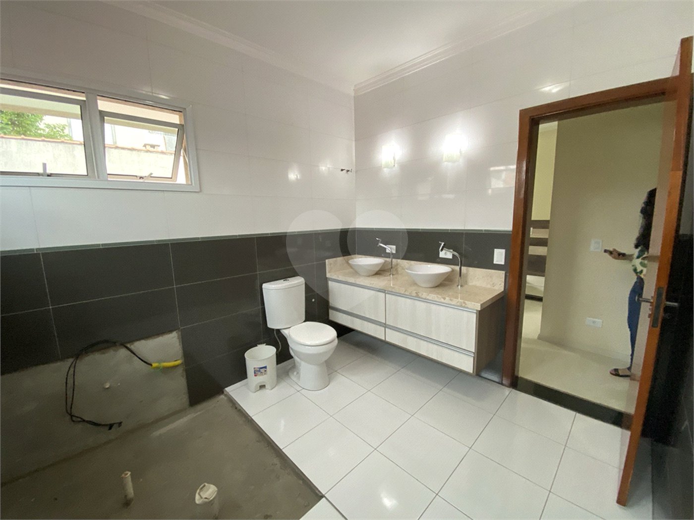 Sobrado à venda com 3 quartos, sendo 1 suíte,  em Jardim Vila Galvão, Guarulhos, SP