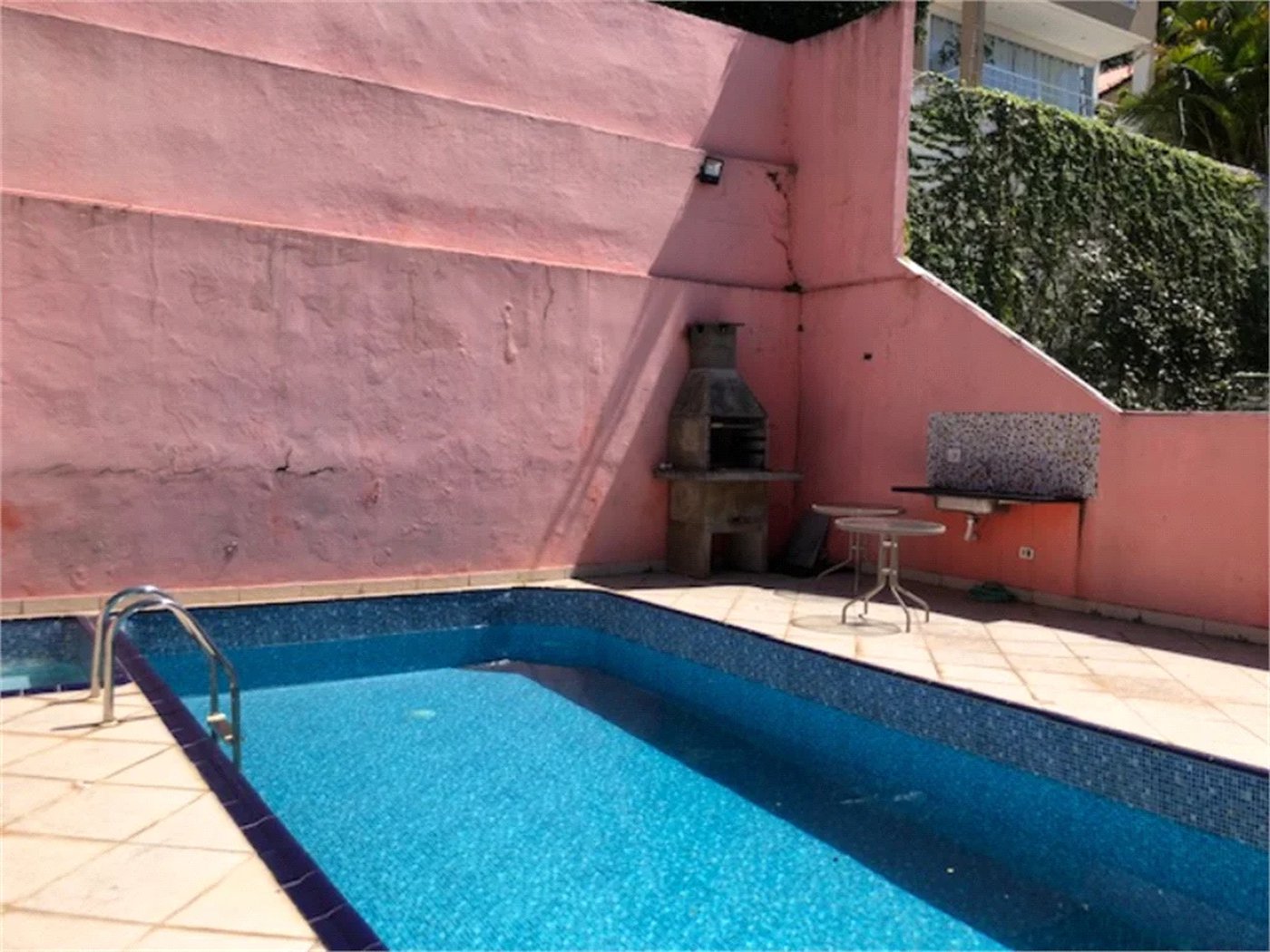 Casa à venda com 4 quartos, sendo 2 suítes,  em Jardim Leonor, São Paulo, SP