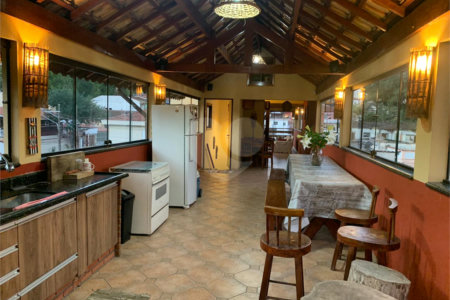 Sobrado à venda com 3 quartos, sendo 1 suíte, em Jardim Marajoara, São Paulo, SP