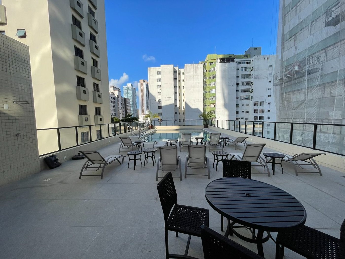 Apartamento 2 dormitórios (1 suíte), porteira fechada, 1 vaga demarcada, no José Menino, Santos