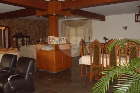Casa à venda ou para alugar com 4 quartos, sendo 2 suítes,  no Centro, Vinhedo, SP