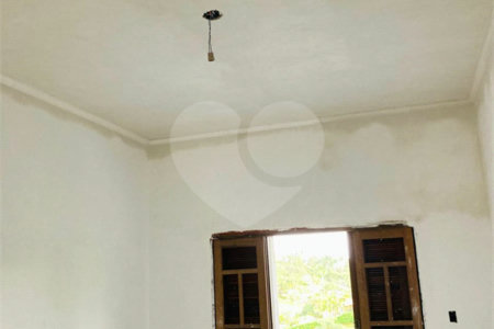 Casa à venda com 3 suítes no condomínio Lagoinha, Jacareí - SP