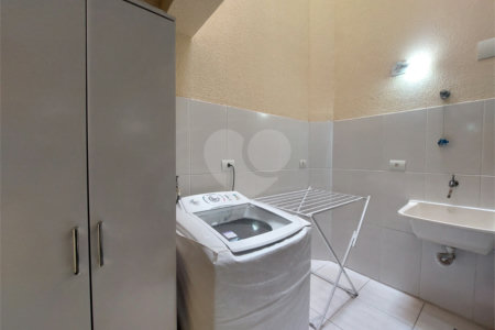 Casa à venda com 3 quartos, sendo 2 suítes,  em Jardim Lallo, São Paulo, SP