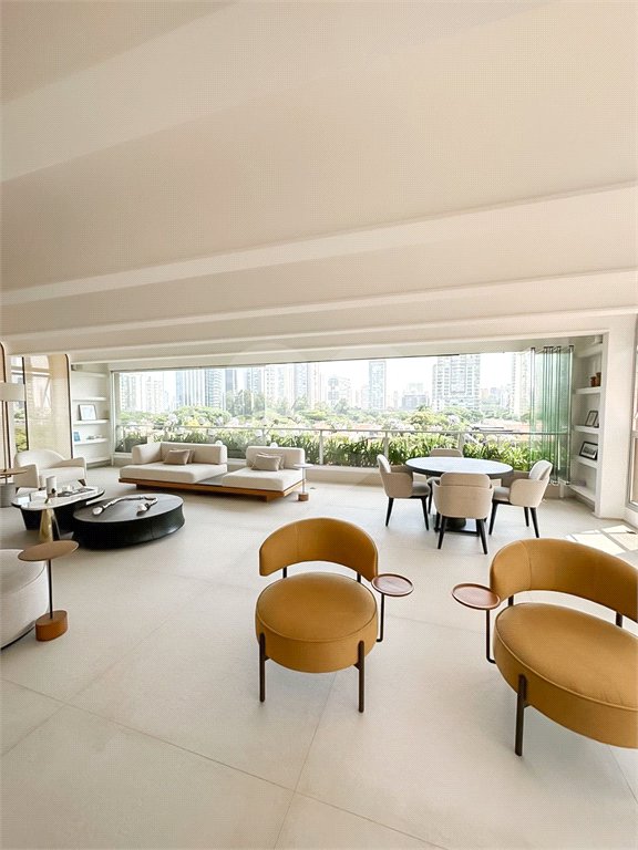 Apartamento à venda com 4 suítes em Vila Cordeiro, São Paulo, SP