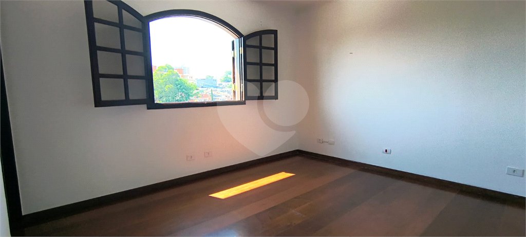 Sobrado à venda com 3 quartos, sendo 2 suítes, em Jardim Ivana, São Paulo, SP