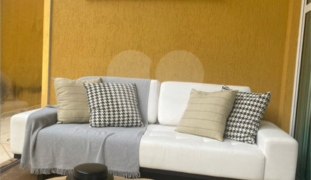 Casa à venda com 4 quartos, sendo 3 suítes, no condomínio Quintas de São Fernando, Cotia - SP