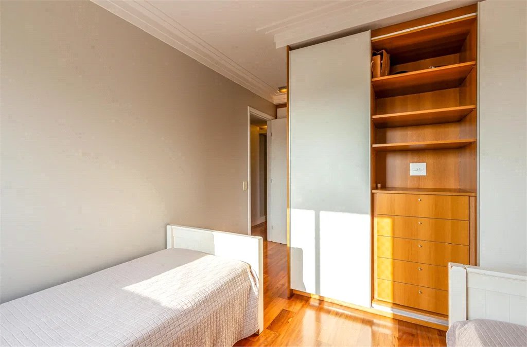 Apartamento à venda com 4 quartos, sendo 3 suítes, em Real Parque, São Paulo, SP