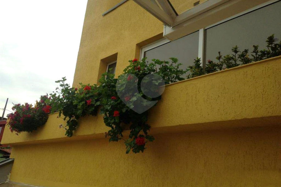 Casa à venda com 3 quartos, sendo 2 suítes, no condomínio Residencial Vegas, São Paulo - SP
