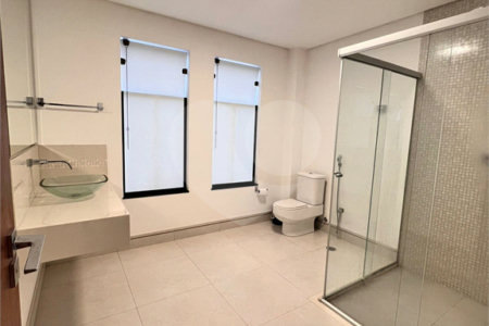 Sobrado à venda com 5 quartos, sendo 2 suítes, em Vila Inah, São Paulo, SP