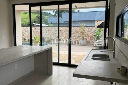Casa à venda com 3 suítes no condomínio Ecoville 1, Atibaia - SP