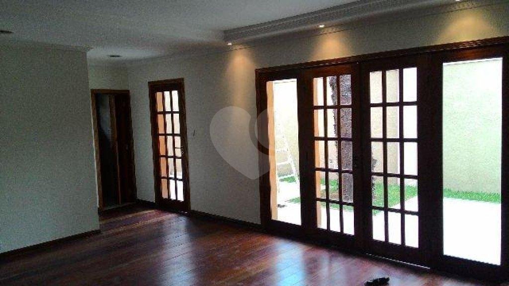 Casa à venda com 3 suítes em Vila Paiva, São Paulo, SP