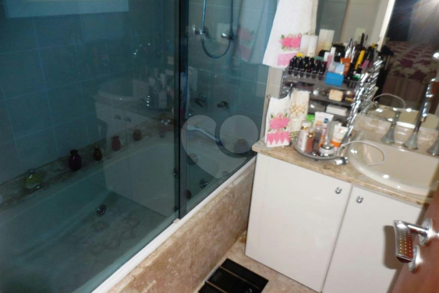 Casa à venda com 3 suítes no condomínio Itatinga I, São Paulo - SP