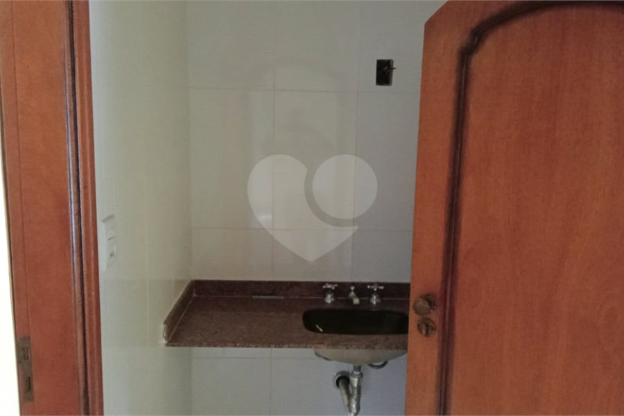Sobrado à venda com 4 quartos, sendo 1 suíte, em Vila Rosália, Guarulhos, SP