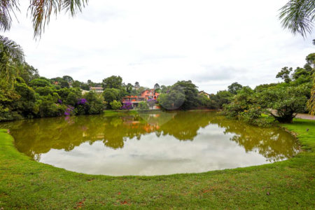 Casa à venda com 4 quartos, sendo 2 suítes,  no condomínio Granja Vianna II, Cotia - SP