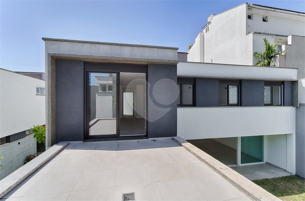 Casa à venda com 4 suítes no condomínio Edifício Jade, São Paulo - SP