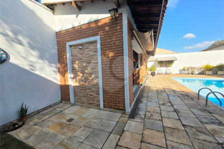 Casa à venda com 3 quartos, sendo 1 suíte, no condomínio Estância Marambaia, Vinhedo - SP