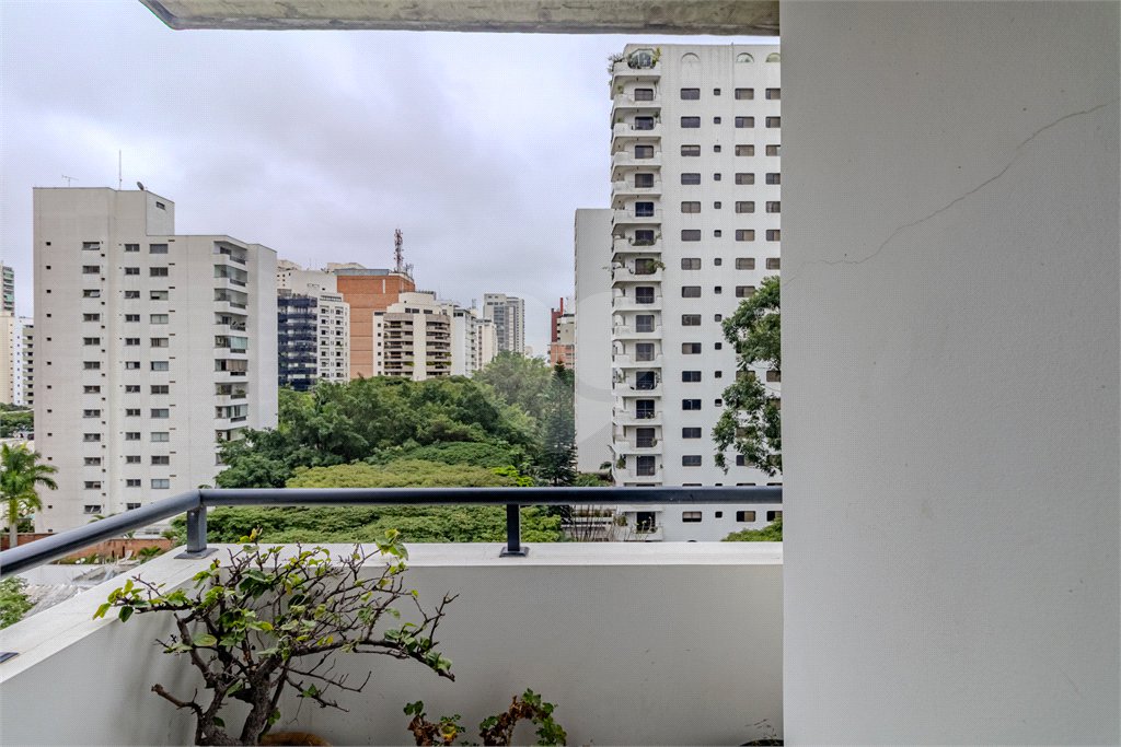 Apartamento à venda com 3 quartos, sendo 2 suítes, em Campo Belo, São Paulo, SP