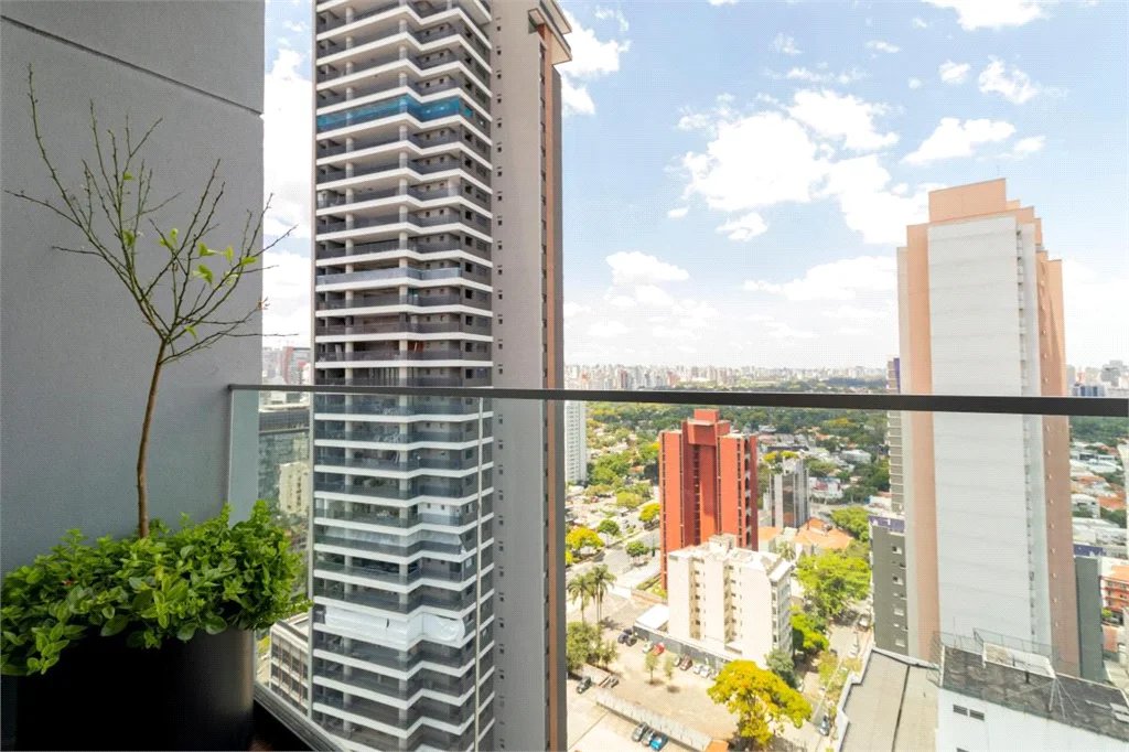 Apartamento à venda com 3 quartos, sendo 2 suítes, em Pinheiros, São Paulo, SP