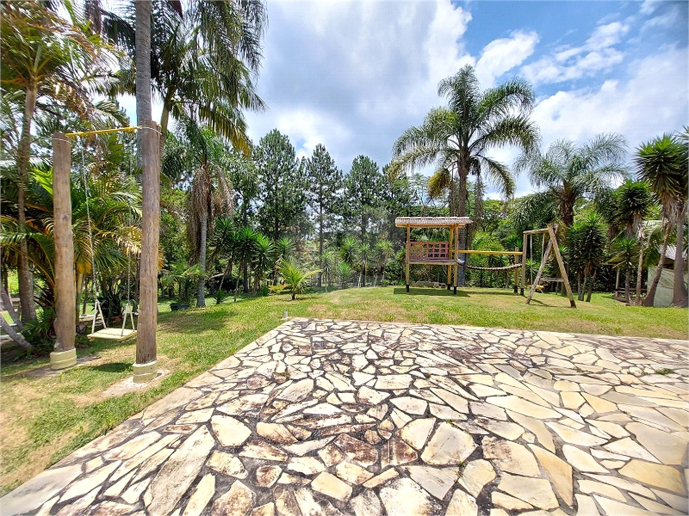 Casa à venda com 4 quartos, sendo 1 suíte, no Centro, Ibiúna, SP