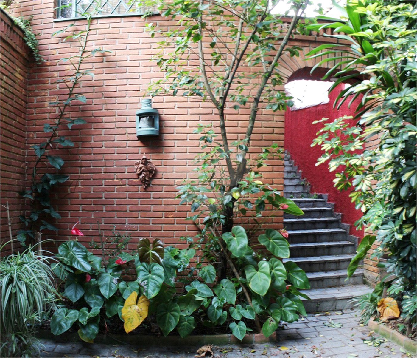 Casa à venda com 4 quartos, sendo 2 suítes, em Jardim Leonor, São Paulo, SP