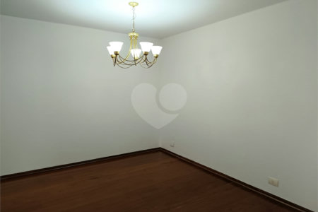 Apartamento à venda com 3 quartos, sendo 1 suíte, em Moema, São Paulo, SP