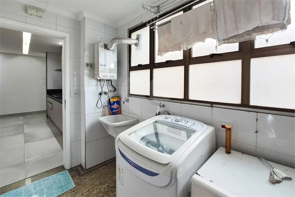 Encante-se com esta sofisticada cobertura no Jardim do Mar! São 4 suítes, piscina privativa, espaço gourmet e 5 vagas. Agende sua visita e surpreenda-se!