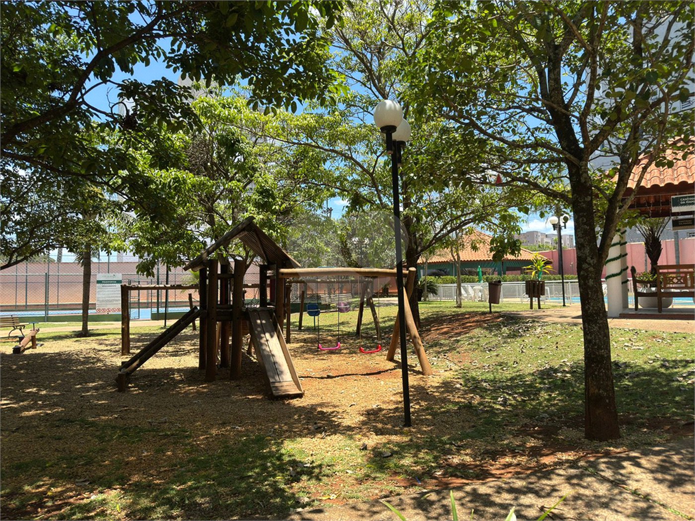 Casa à venda ou para alugar com 2 suítes no condomínio Villa do Bosque, Sorocaba - SP