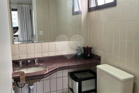 Apartamento à venda com 3 quartos, sendo 1 suíte,  em Jardim das Acácias, São Paulo, SP