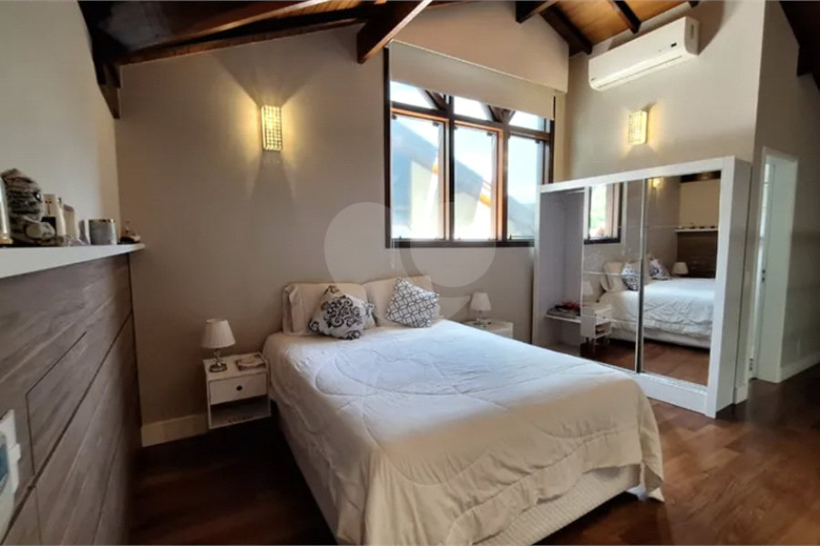 Casa à venda com 5 quartos, sendo 2 suítes,  no condomínio Floradas da Serra, São Paulo - SP