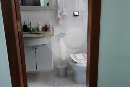 Sobrado à venda com 3 quartos, sendo 1 suíte, em Chora Menino, São Paulo, SP