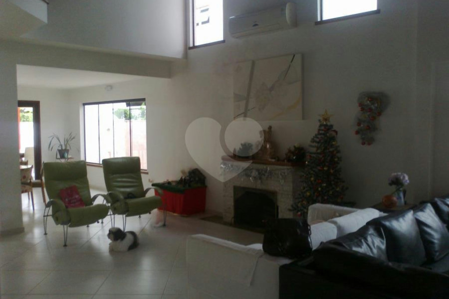 Sobrado à venda com 5 suítes em Enseada, Bertioga, SP