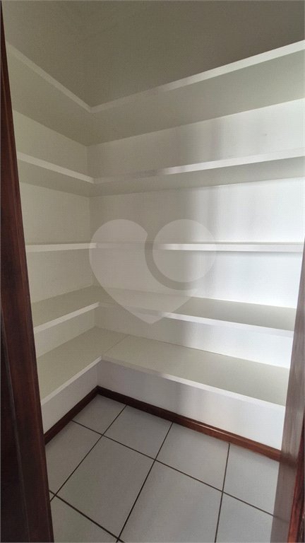 Casa à venda com 4 quartos, sendo 2 suítes, no condomínio Residencial Grape Village, Vinhedo - SP