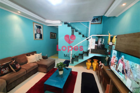 Sobrado à venda com 4 quartos, sendo 1 suíte,  em Jardim Rodolfo, São José dos Campos, SP