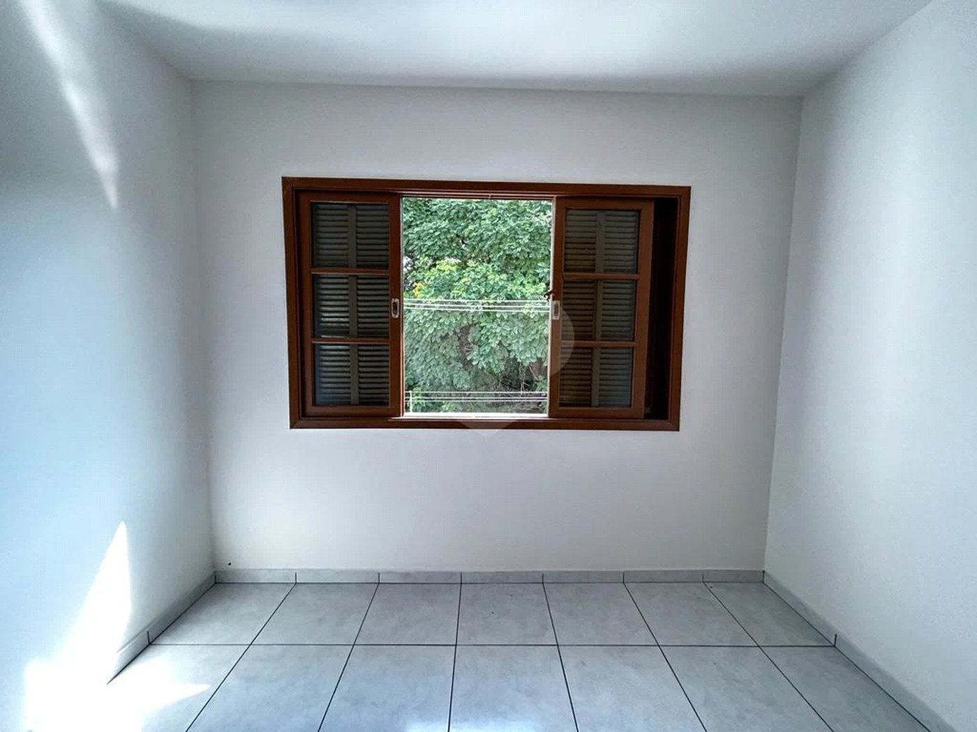 SOBRADO PARA LOCAÇÃO NO PARQUE DOMINGOS COM 03 DORM 01 SUITE 02 VAGAS DE GARAGEM