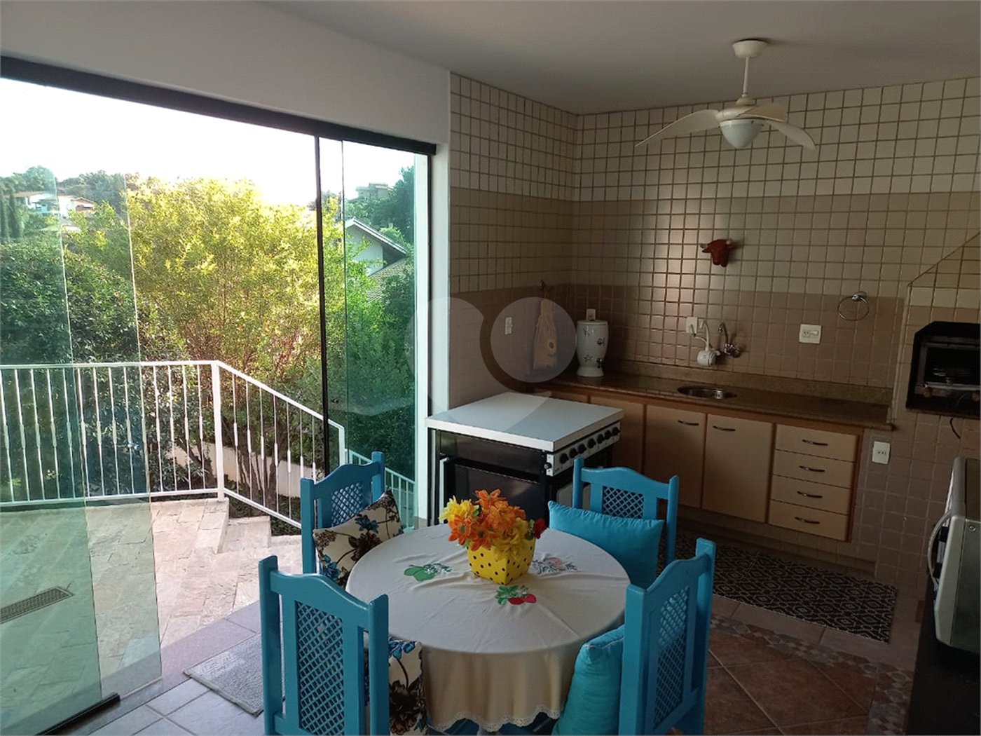 Casa à venda com 4 quartos, sendo 1 suíte, no condomínio Vale do Itamaracá, Valinhos - SP
