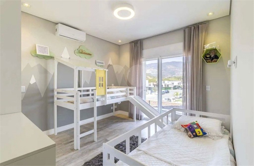 Casa à venda com 4 suítes no condomínio Granville, Atibaia - SP