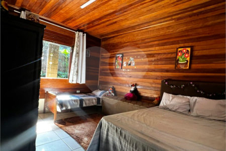 Casa à venda com 3 quartos, sendo 1 suíte, no Centro, Guararema, SP