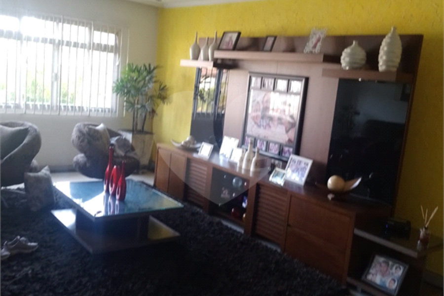 Sobrado à venda com 6 quartos, sendo 2 suítes, em Tremembé, São Paulo, SP