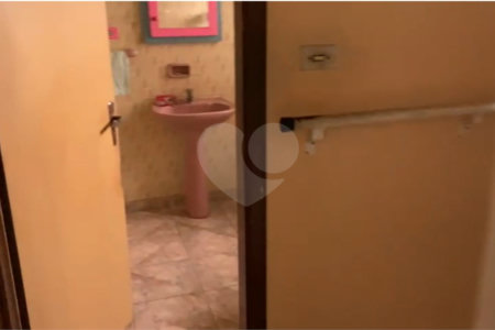 Casa à venda com 3 quartos, sendo 1 suíte,  no Centro, Salto, SP