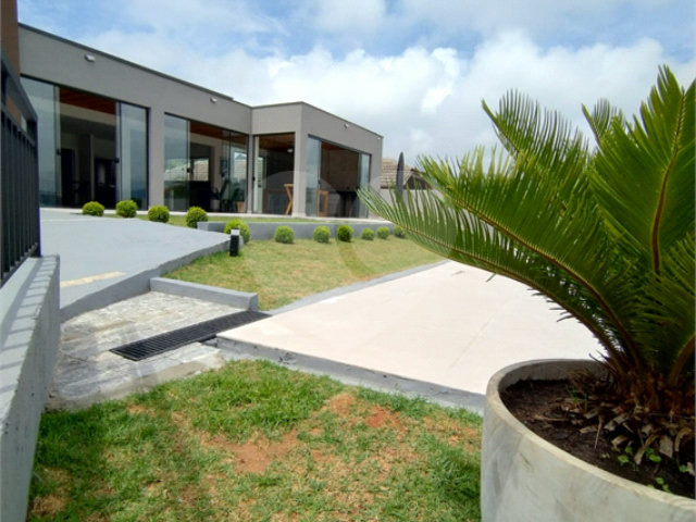 Casa à venda com 4 quartos, sendo 2 suítes,  no condomínio Alpes da Cantareira, Mairiporã - SP